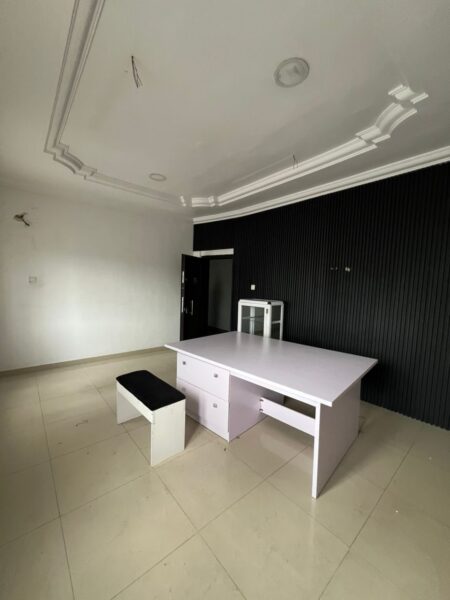 Office/Shop for rent in Lekki