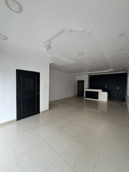 Office/Shop for rent in Lekki
