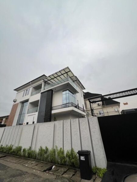 5-Bedroom LUXURY SMART HOME /Automated Triplex with Penthouse for sale in New GRA, Port Harcourt