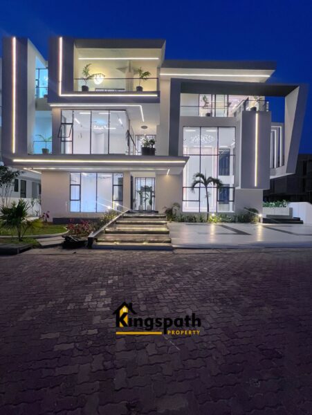 Luxurious 5-Bedroom Home in Osapa Lekki: Modern Comfort & Elite Living
