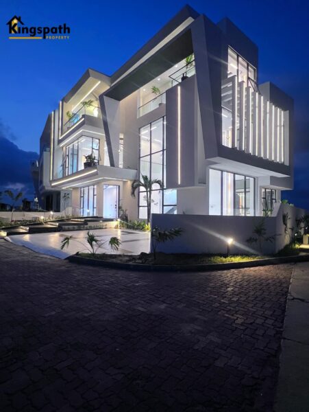 Luxurious 5-Bedroom Home in Osapa Lekki: Modern Comfort & Elite Living