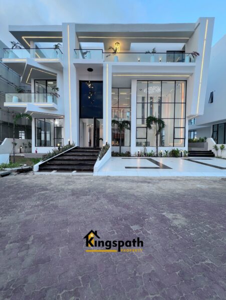 Luxurious 5-Bedroom Home in Osapa Lekki: Modern Comfort & Elite Living