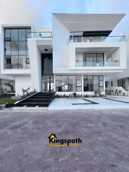 Luxurious 5-Bedroom Home in Osapa Lekki: Modern Comfort & Elite Living
