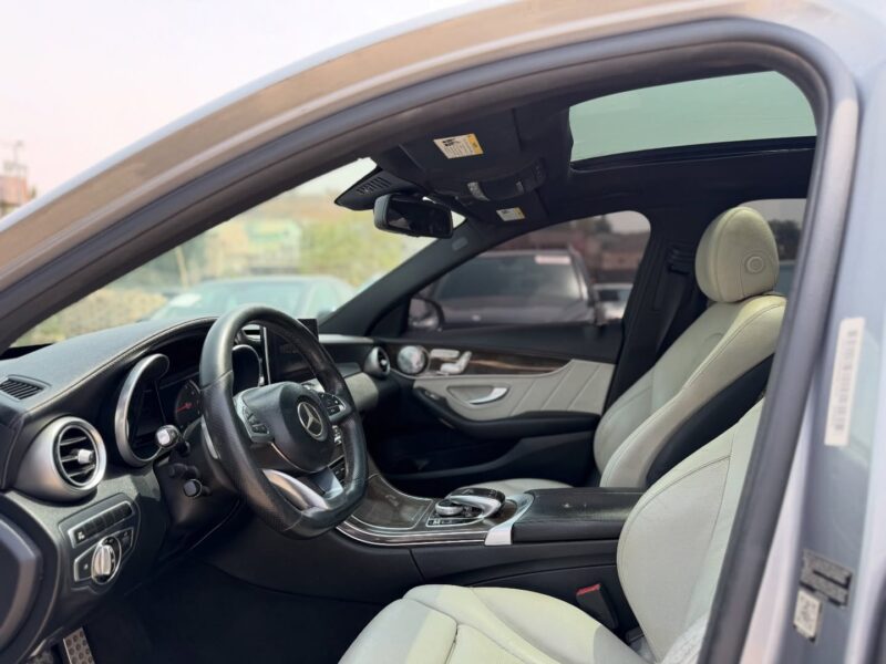 2016 Mercedes-Benz C400 for Sale in Nigeria | Luxury Sedan (Turbocharged, Full Option)