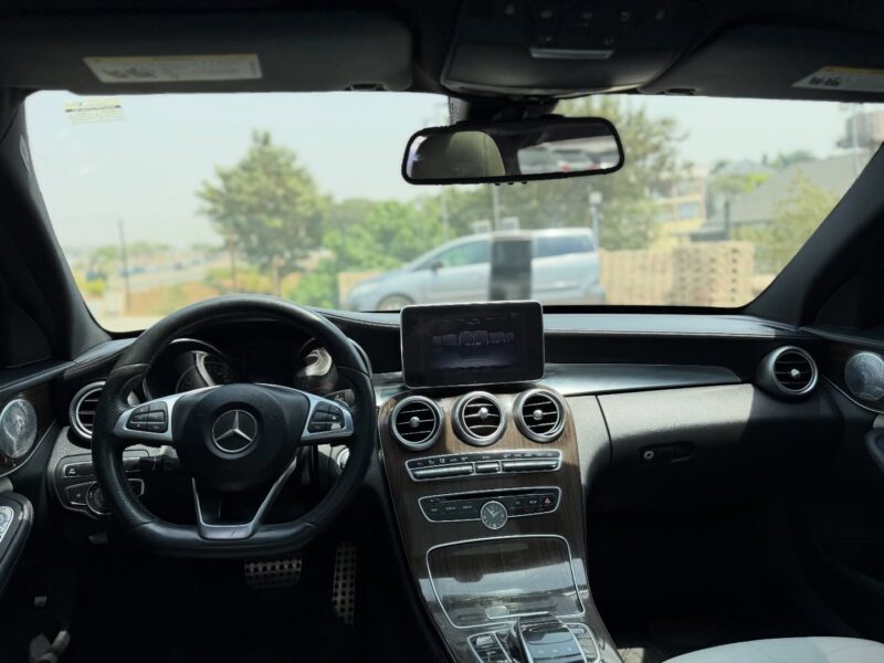 2016 Mercedes-Benz C400 for Sale in Nigeria | Luxury Sedan (Turbocharged, Full Option)