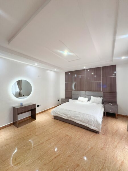 Luxury 1 Bedroom Shortlet Apartment in Jahi Abuja – Fully Furnished | 24hrs Power & Starlink WiFi