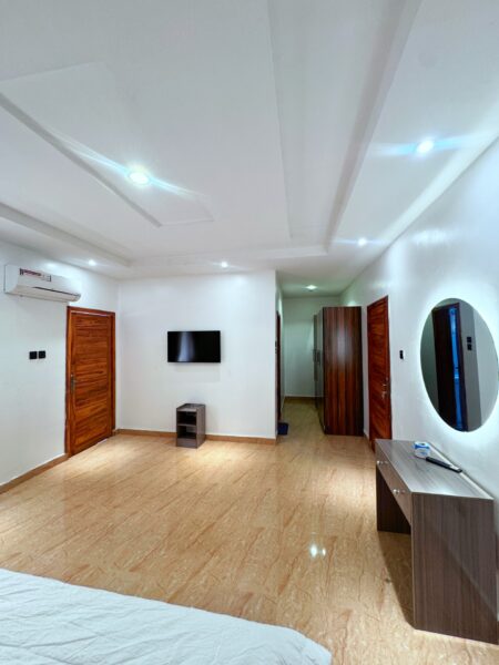 Luxury 1 Bedroom Shortlet Apartment in Jahi Abuja – Fully Furnished | 24hrs Power & Starlink WiFi