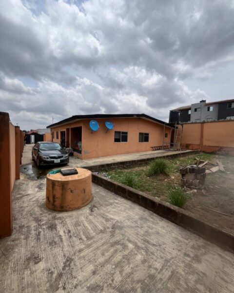 Distress Sale: Bungalow with Multiple Units on Full Plot in Ojodu Berger Lagos