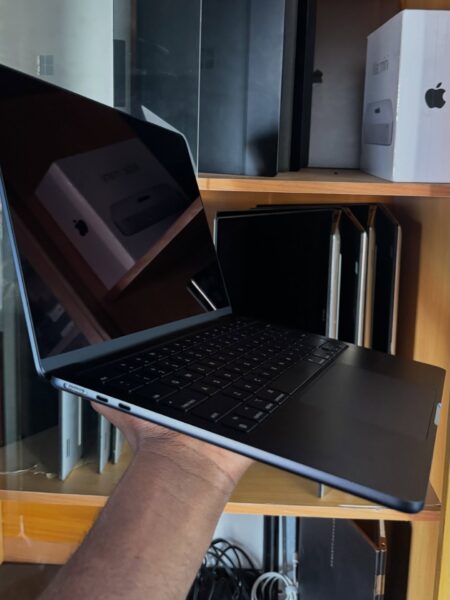 Apple MacBook Air M2 (2022) – 16GB RAM, 512GB SSD (MDM)