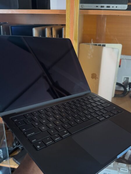 Apple MacBook Air M2 (2022) – 16GB RAM, 512GB SSD (MDM)