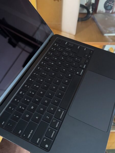 Apple MacBook Air M2 (2022) – 16GB RAM, 512GB SSD (MDM)