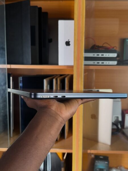 Apple MacBook Air M2 (2022) – 16GB RAM, 512GB SSD (MDM)