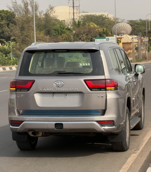 Brand New Toyota Land Cruiser LC300 VX 2024 for Sale in Abuja – Luxury SUV