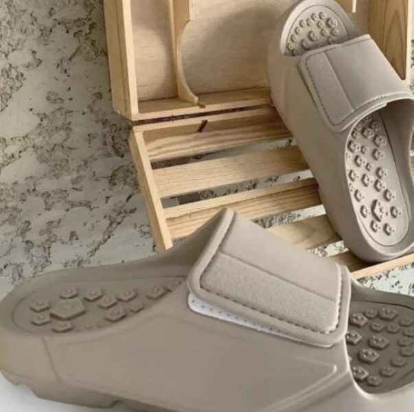 Unisex Anti-Slip Bathroom Slides – Soft Comfort Indoor Slippers (Sizes 39–45)