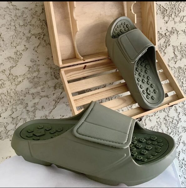 Unisex Anti-Slip Bathroom Slides – Soft Comfort Indoor Slippers (Sizes 39–45)