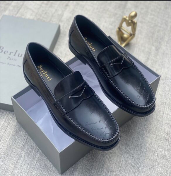 Luxury Men’s Leather Loafers for Sale in Lagos – Premium Designer Slip-On Shoes (Sizes 40–46)