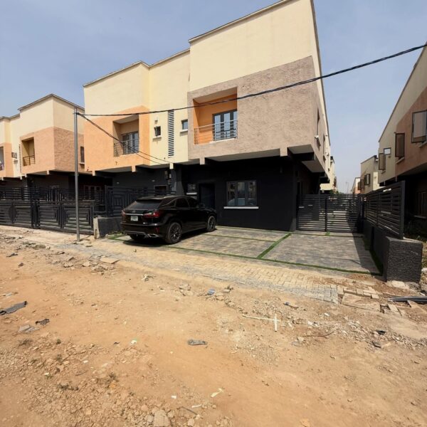 4 Bedroom Semi-Detached Duplex with BQ for Sale in Lifecamp, Abuja