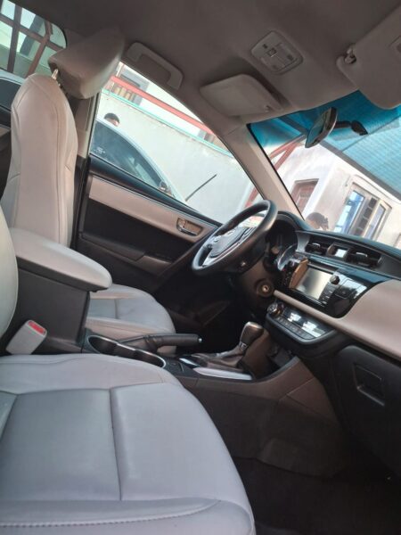 Toyota corolla LE 2015