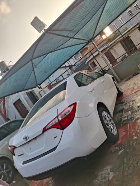 Toyota corolla LE 2015